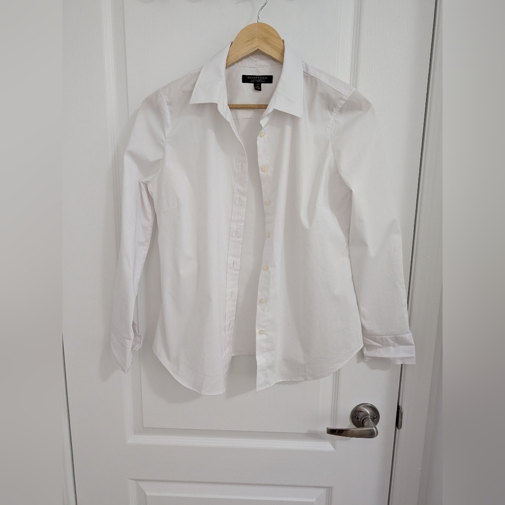 Banana Republic Women's White Riley Tailored Fit Button Up Shirt - Size 6P